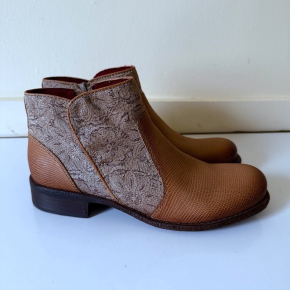 OTBT Dare Devil Tan Booties w/ Brocade Detail Size 7 - Picture 1 of 6